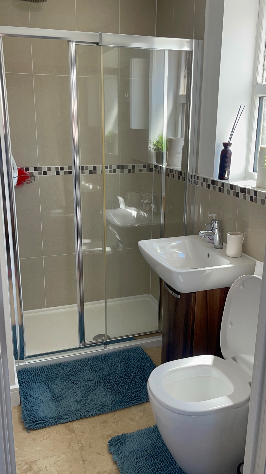 Shower enclosure glass screen, tray and tiled walls — after cleaning